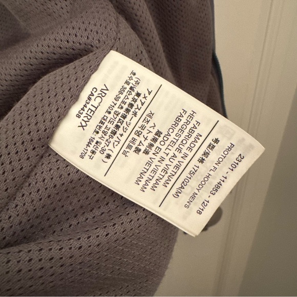 Arc'teryx Men's Gamma Performance Jacket in Gray - Picture 9 of 9